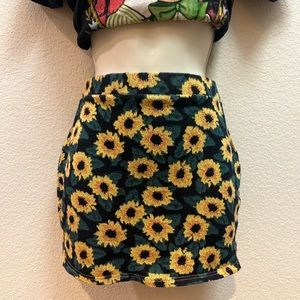 Pins & Needles mini skirt in size small!